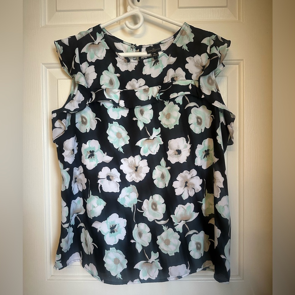 Beautiful floral blouse by Worthington Petites